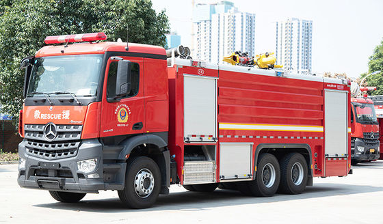 Camion de pompiers résistant de Mercedes-Benz 16T avec la pompe et le moniteur à eau